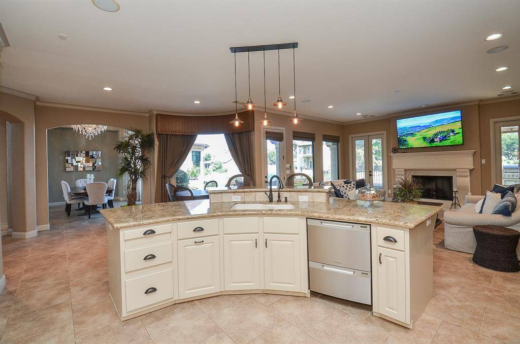 Even from the kitchen, you can enjoy a view that extends to the pool and the picturesque Lake Conroe beyond.