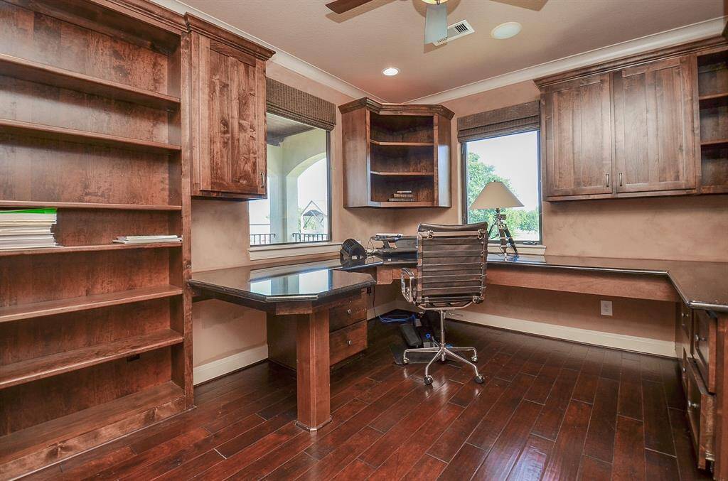 Picture yourself in this office, gazing out over the serene lake.The office is just one of the rooms upstairs that make up the owner's suite. From its expansive window, you'll have a breathtaking of Lake Conroe."