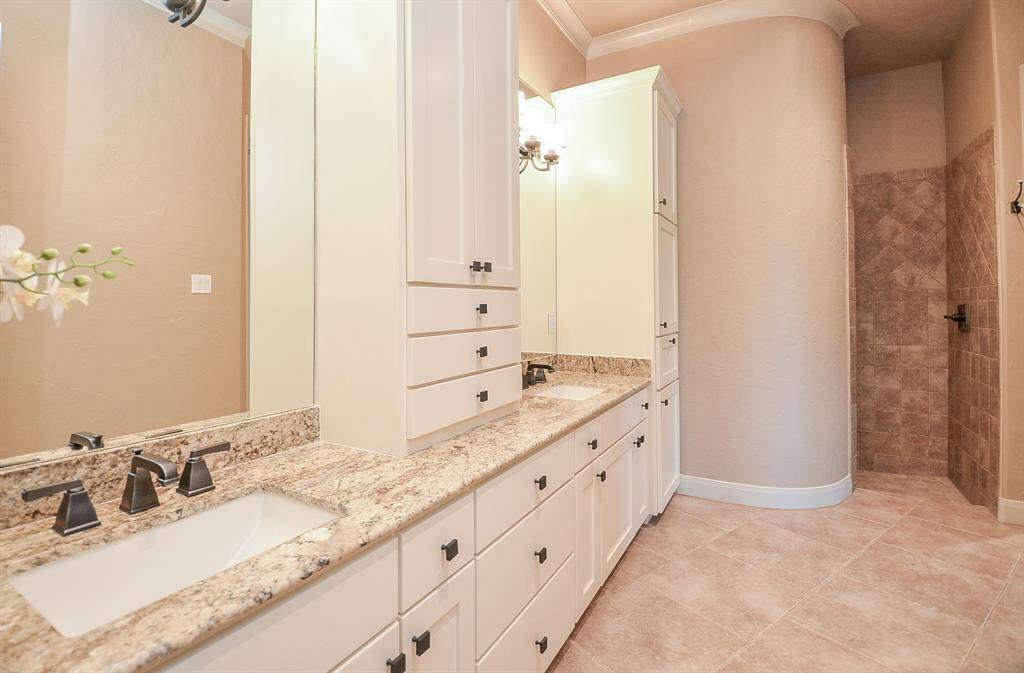 Secondary primary bathroom downstairs.