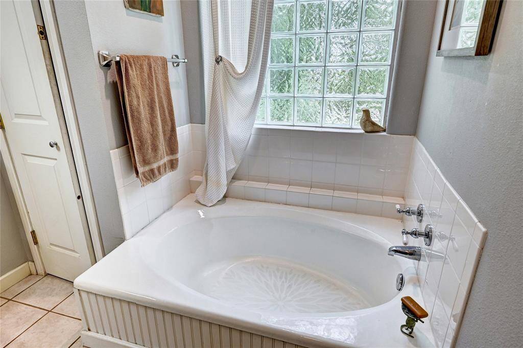 Soak tub