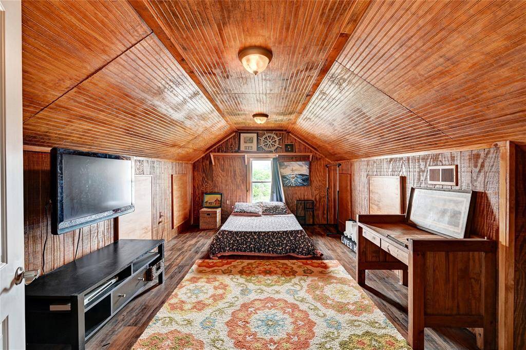 Fourth bedroom