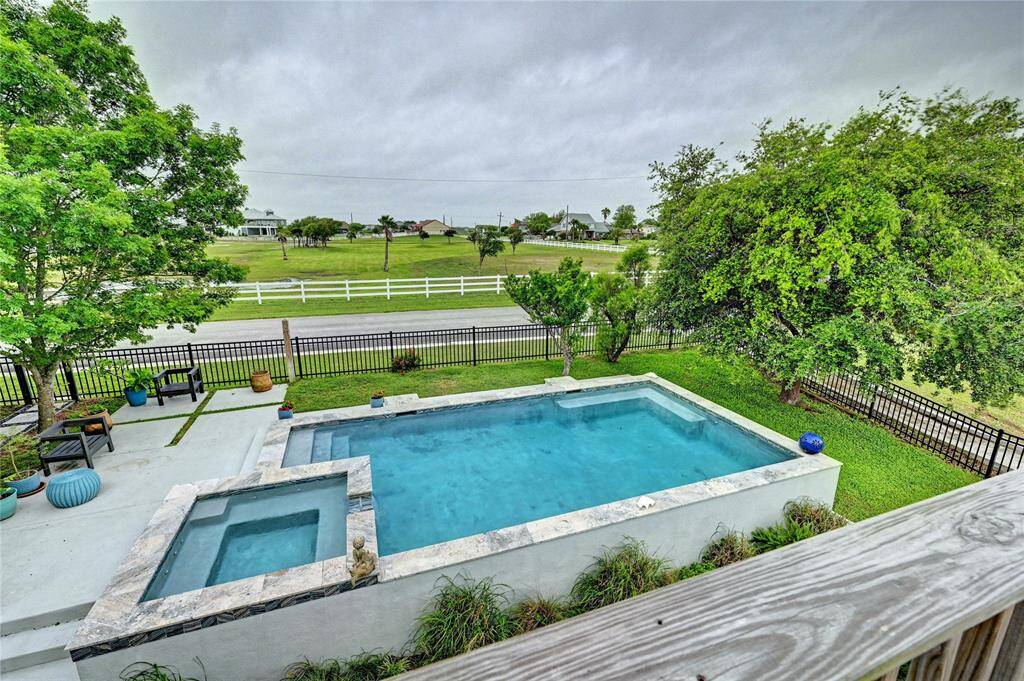 Raised pool with spa