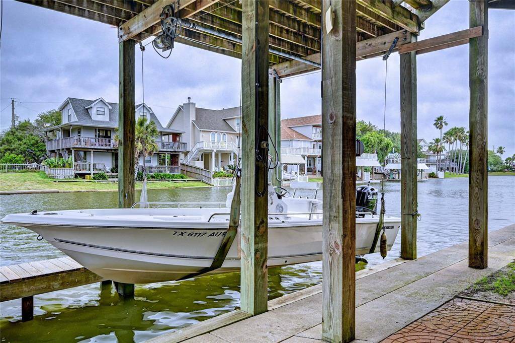 Boat slip. Able to hold 25' boat