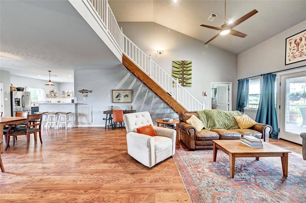 Open floor plan. Living and Dining
