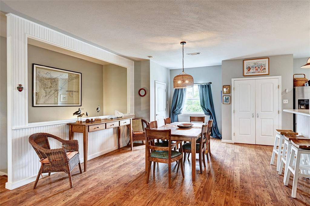Dining room.