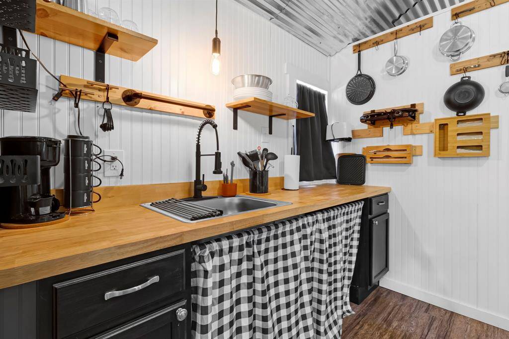 Thoughtfully organized and great use of the space!
