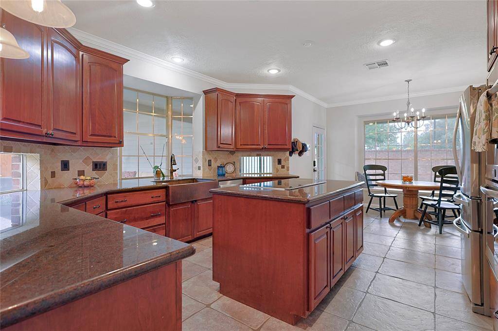 Step into this modern kitchen, wherefunctionality meets sophistication.