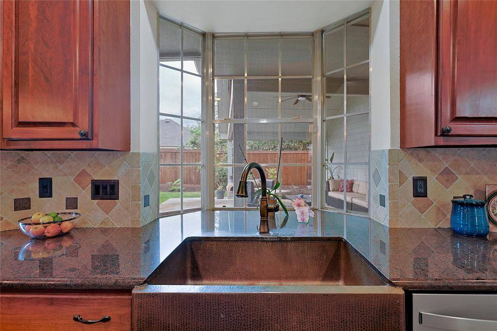 Large bay windows provide plenty ofnatural light.