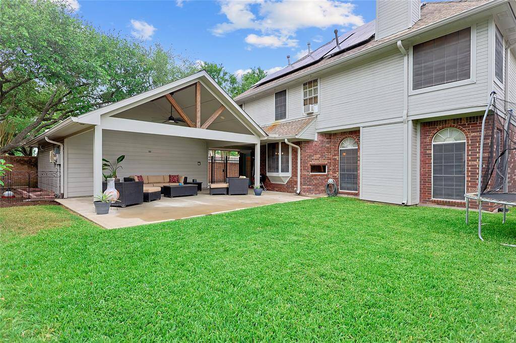 Step into the backyard oasis, with alarge covered patio, creating aninviting outdoor retreat.
