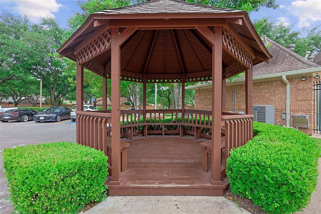 Sitting areas for all to enjoy.