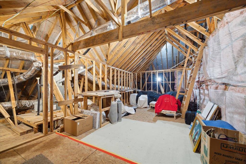 This home features a large walk-in Texas attic, providing easy access to your stored items while offering ample space for seasonal décor, extra belongings, or even potential for future expansion.