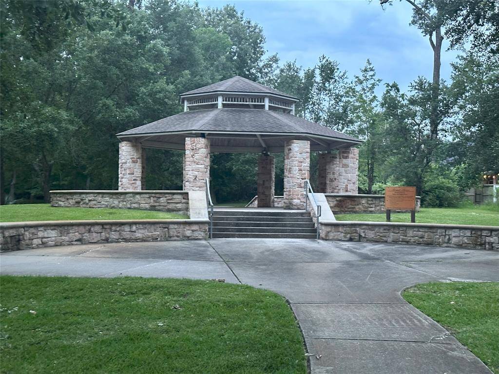 The Royal Shores community offers a variety of amenities, including a charming gazebo park, perfect for outdoor gatherings, relaxation, or enjoying the scenic surroundings.