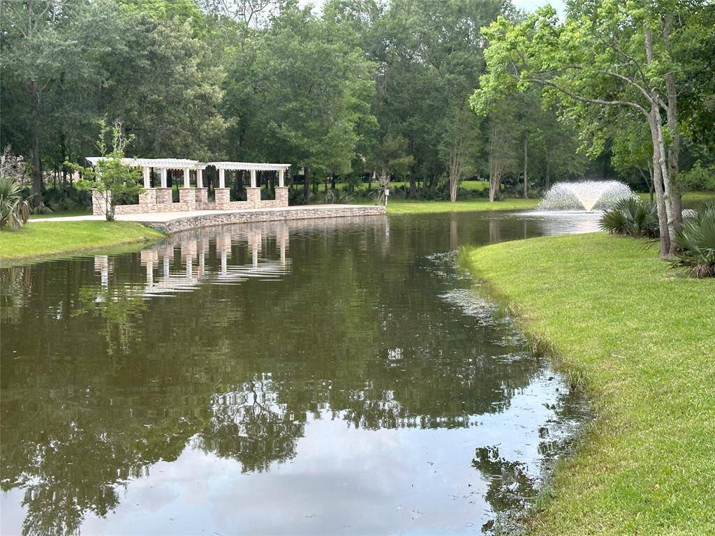"The Courts" section of Royal Shores offers a picturesque pond with a fountain.
