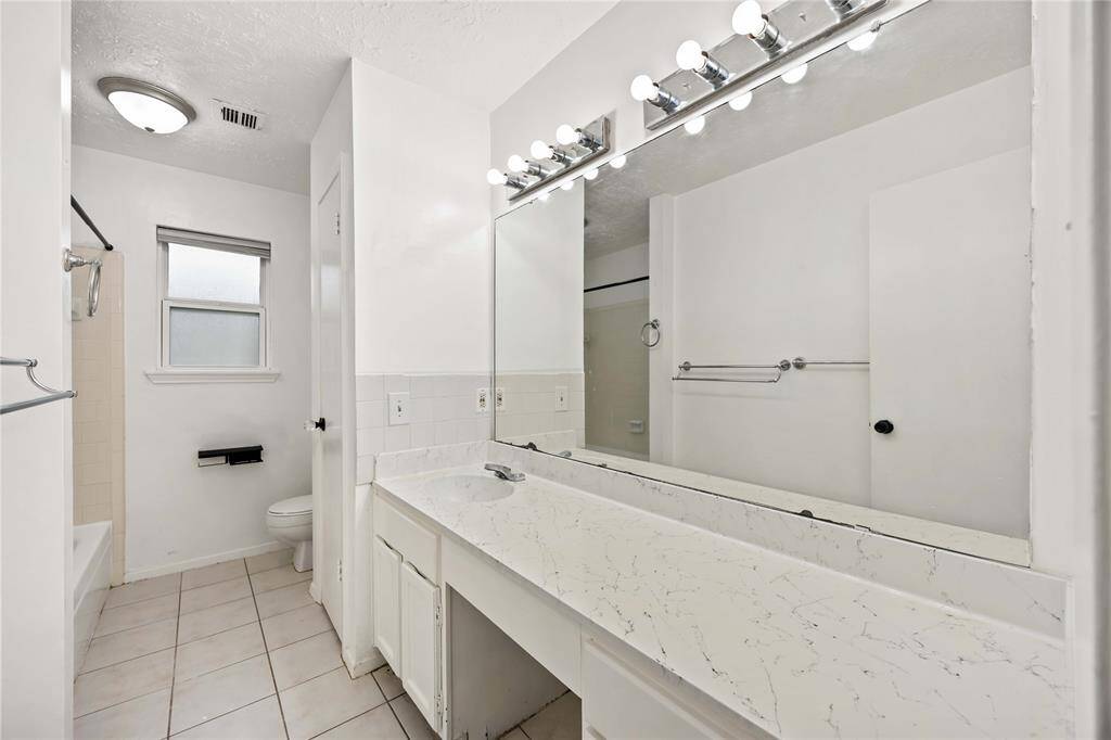 2nd bathroom