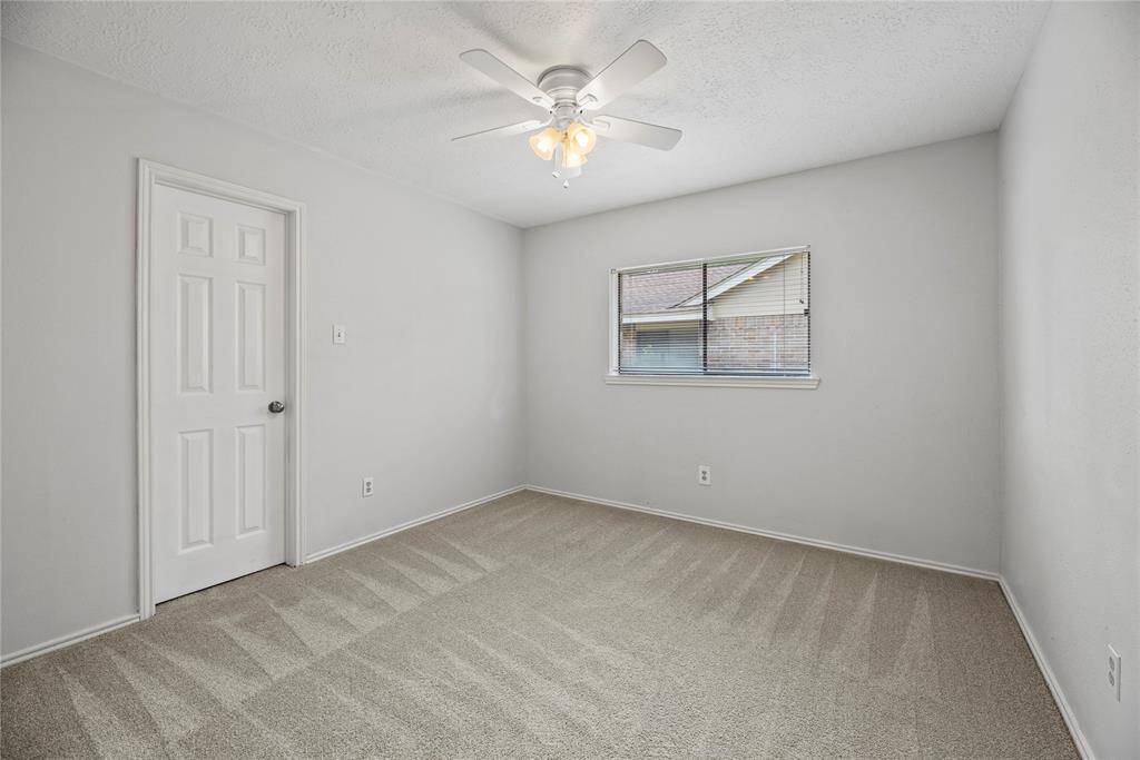 Third secondary bedroom.