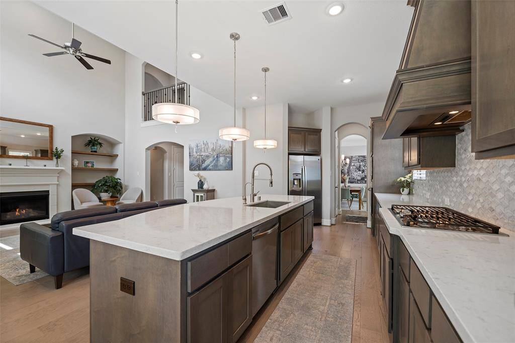 Love this Island Kitchen!