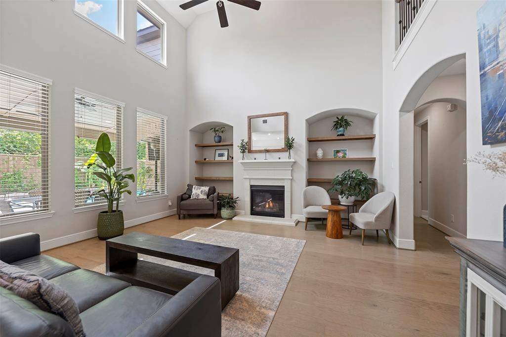 High Ceilings!