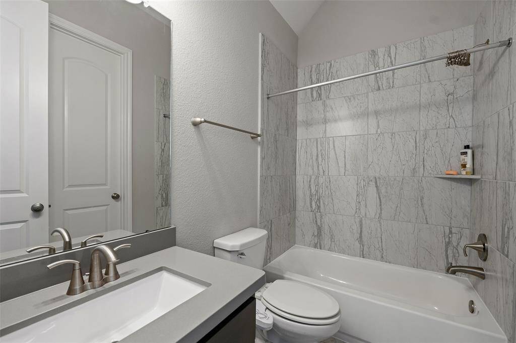 Guest ensuite Bath Downstairs.