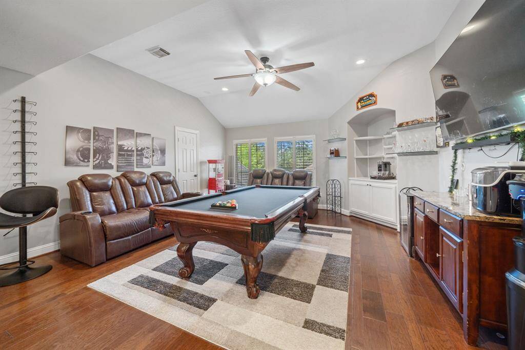 Upstairs Gameroom is perfect for a game of pool or having drinks.