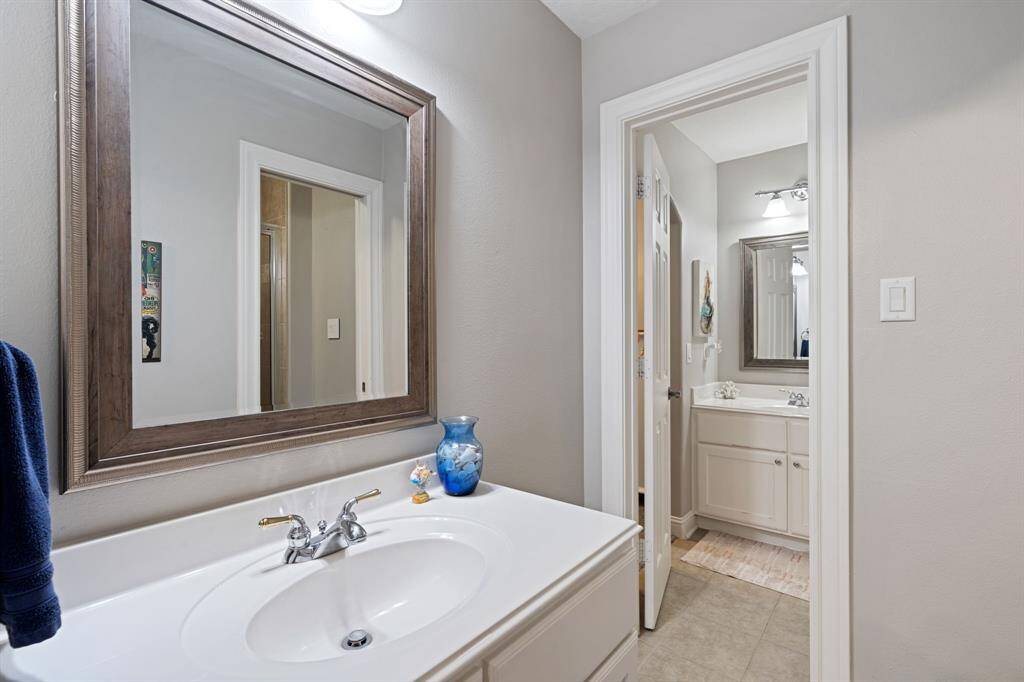 Jack and Jill Bathroom for bedrooms 3 & 4
