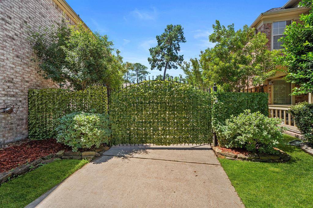 Privacy covering on the automatic driveway gate