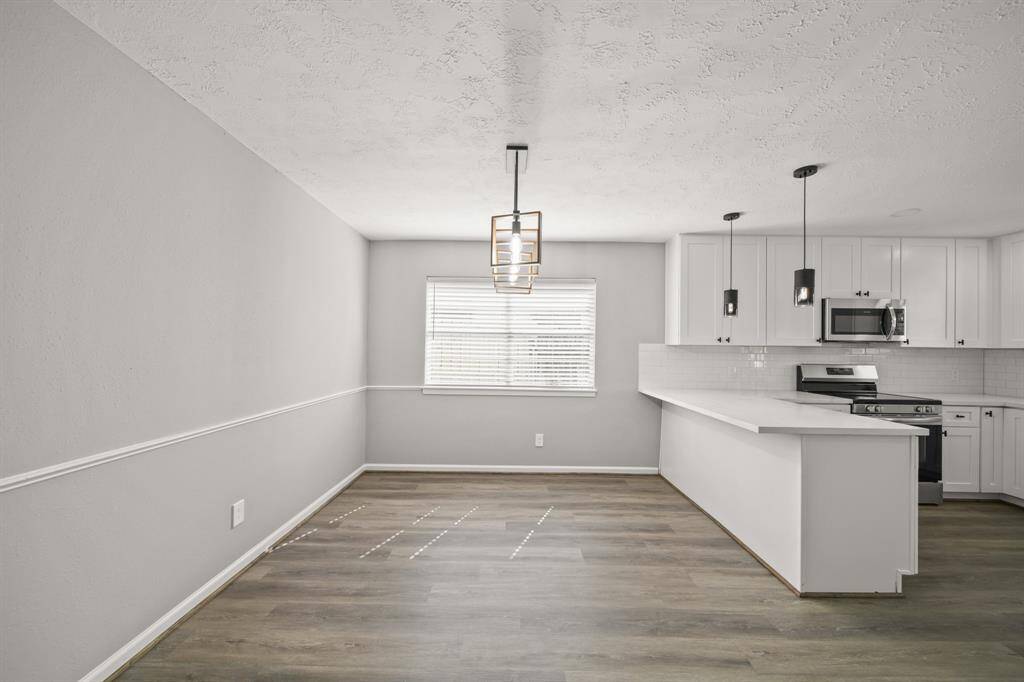 Dining & kitchen area