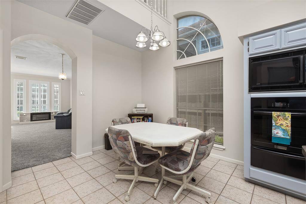 Eat In Kitchen