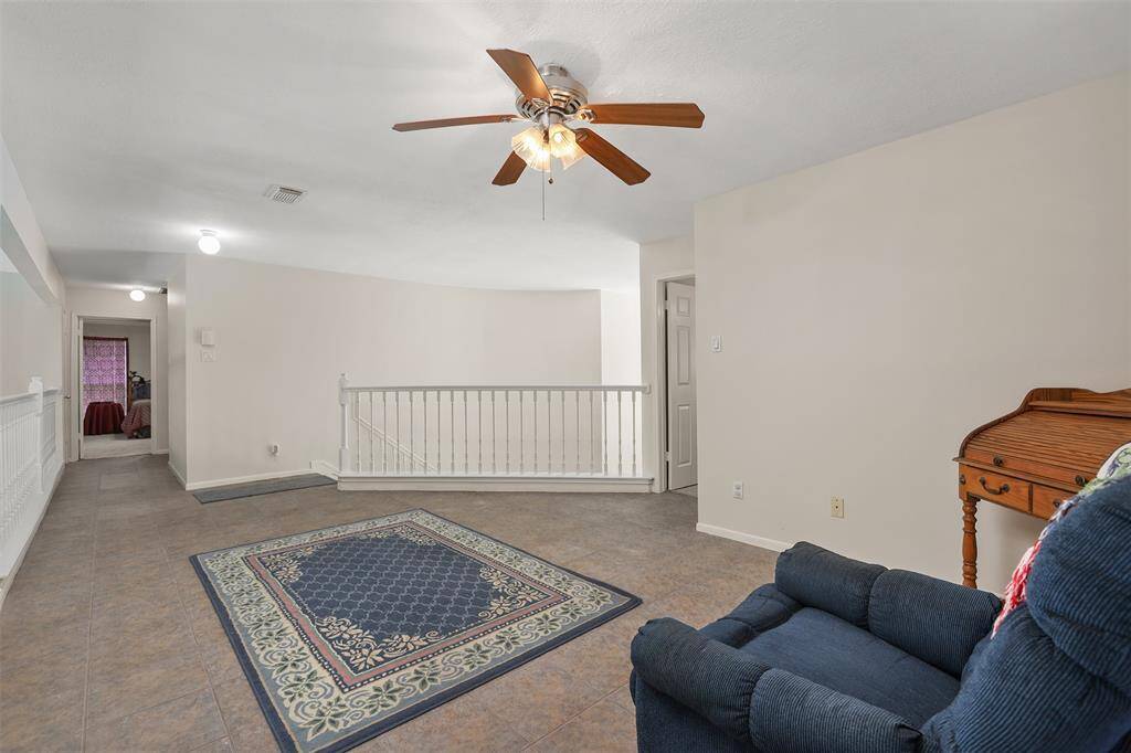 Bonus Hang Out Room