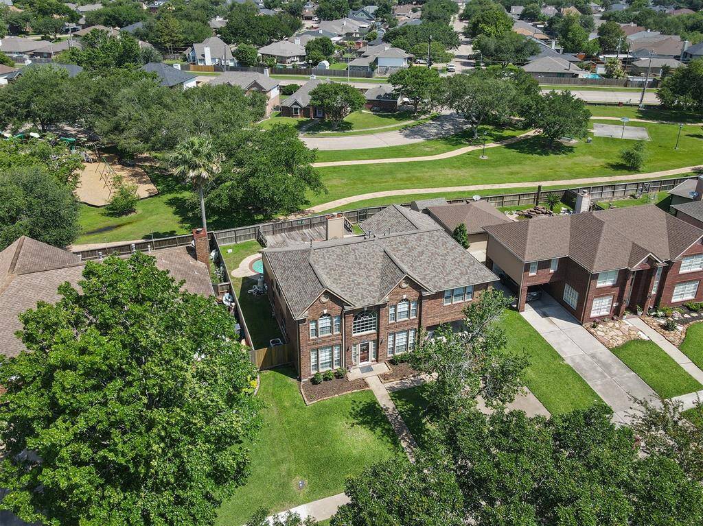 Backs up to Neighborhood Park