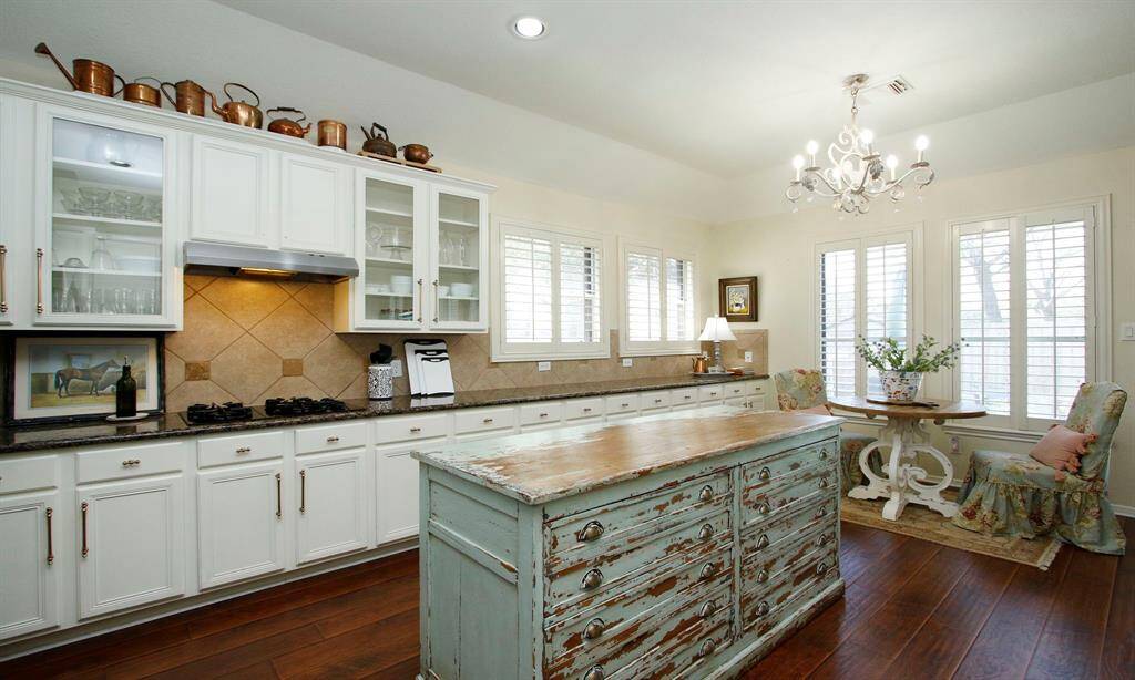 Gas cooktop and stainless-steel appliances.
