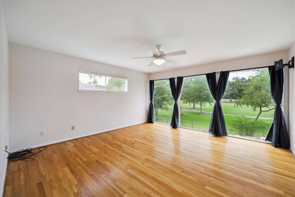 Downstairs full bath shared by two first floor secondary bedrooms. Is an ensuite to one of them.