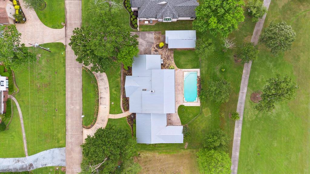 Overhead shot showing size of lot, almost half an acre and orientation of house to golf course.