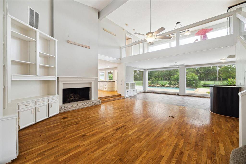 Fireplace and built ins in family room