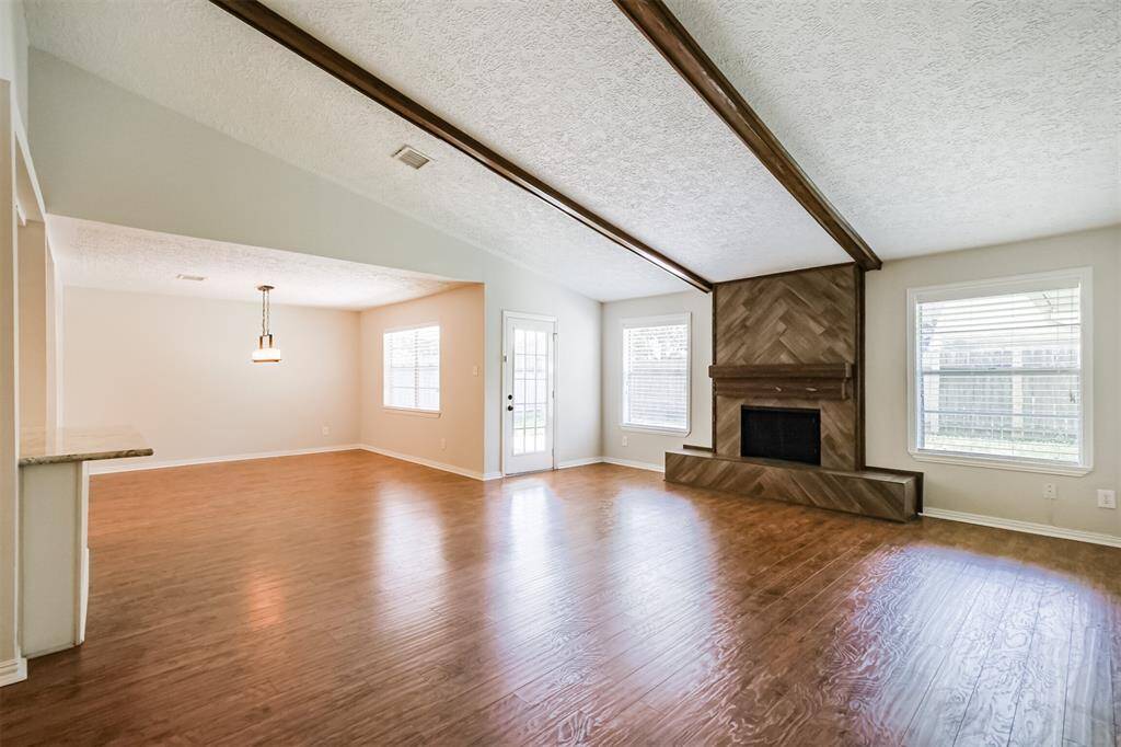 This angle allows you to notice the how effortlessly flows into the dining area.