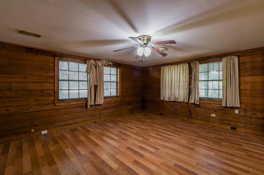 Downstairs primary bedroom.