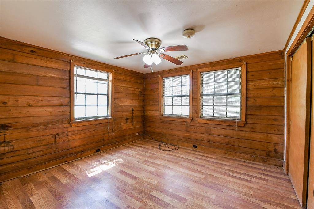 2nd downstairs secondary bedroom.