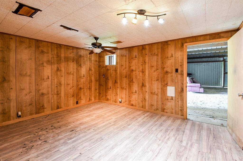 Accessible from both the reception area and from inside the warehouse is this room which has a full bathroom as well. Great for additional office space or an apartment area.