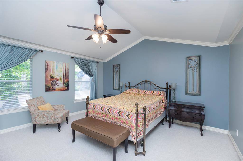 Very spacious primary suite (upstairs)