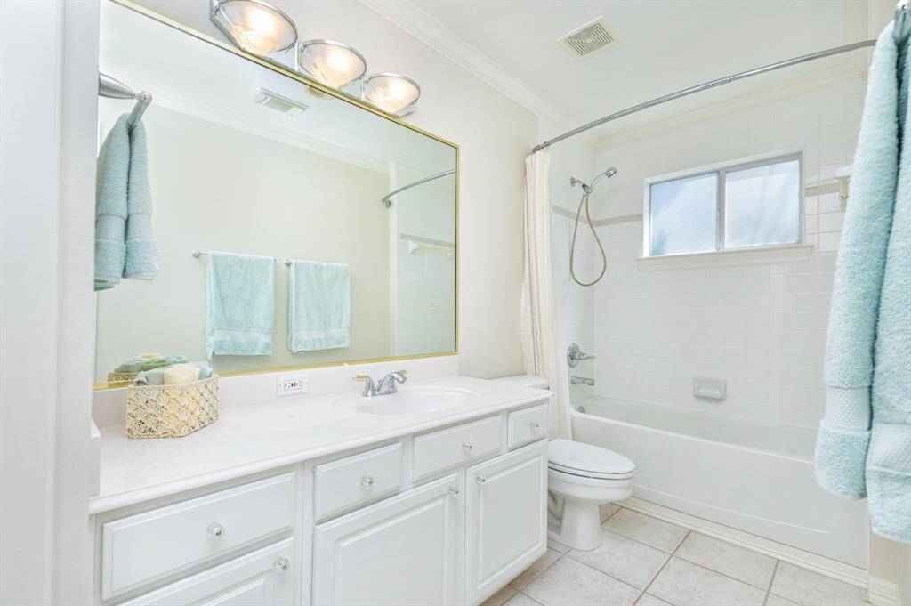 Secondary bath...  lots of room and lots of light!