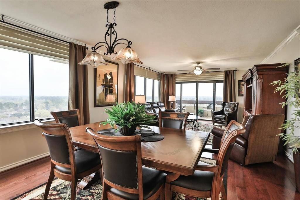 Formal dining room will seat 6-8 dinner guests.