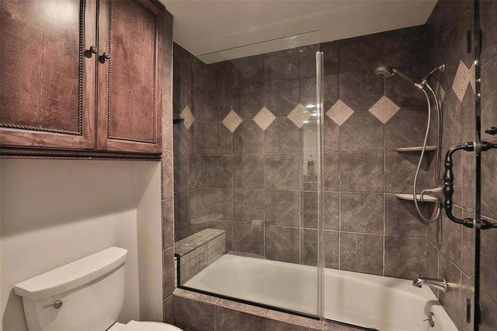This bathroom is the Ensuite for the previous bedroom.