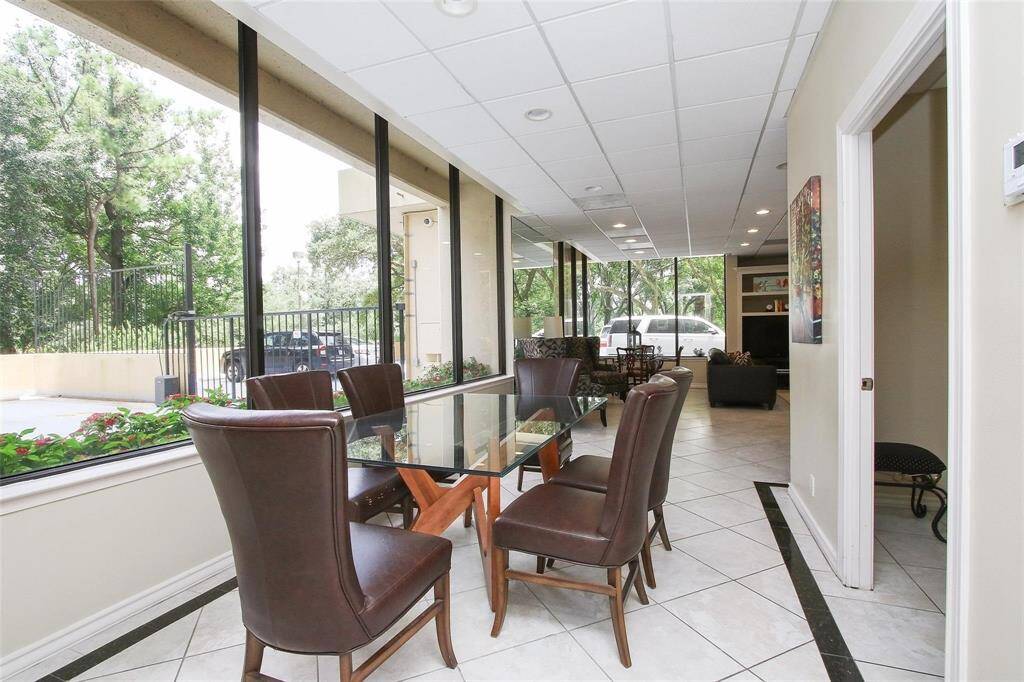 This dining room in the lobby is a great place to entertain.