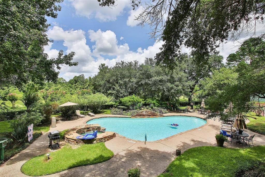The pool & spa are located on the lower level.