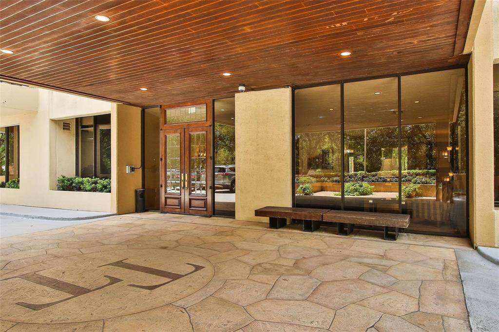Classy entry to main lobby where visitors check in.