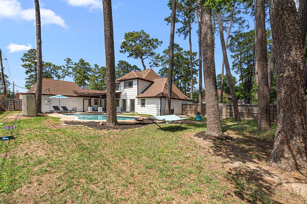 HUGE BACK YARD