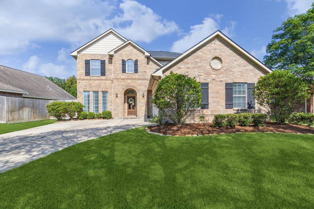 Extra wide driveway with plenty of parking!