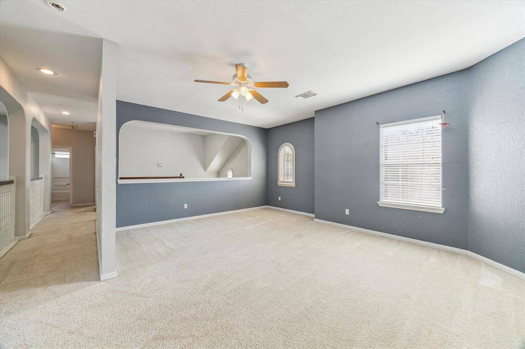 Large Upstairs Game Room - plenty of space for a pool table or ping pong
