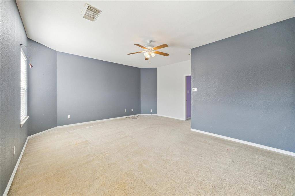 Upstairs Game Room - imagine the possibilities!