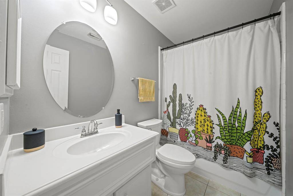Bathroom located in the hallway. Serves both smaller bedrooms.