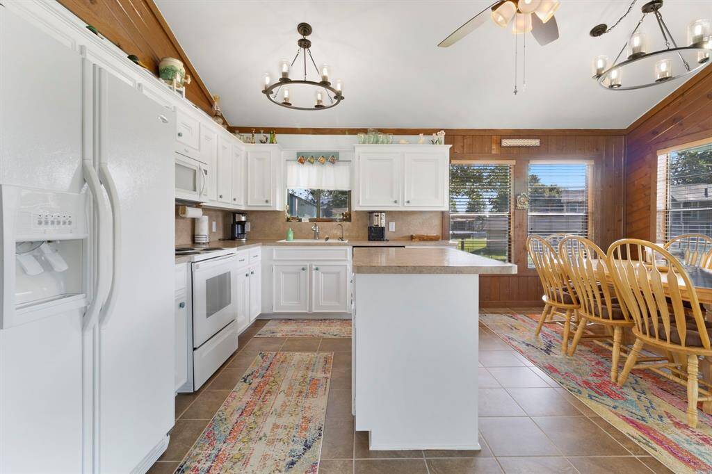 Modern finishes with great views.